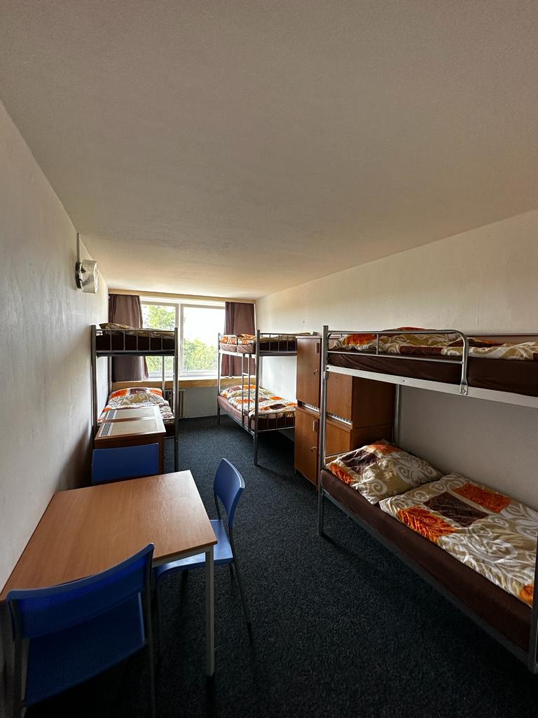 Mixed Dorm - 6 sleeps